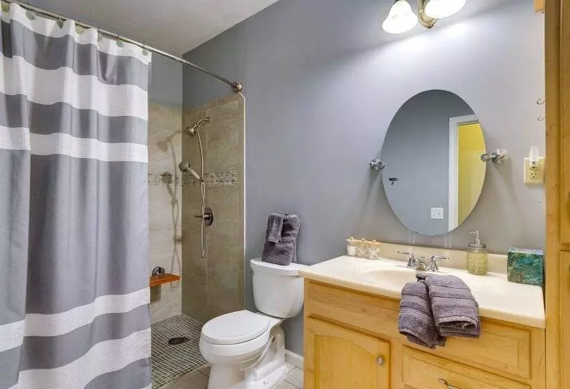 4 Mi To Beach: Navarre Retreat W/ Screened Porch!