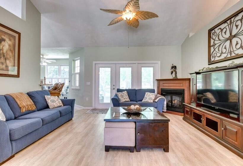 4 Mi To Beach: Navarre Retreat W/ Screened Porch!