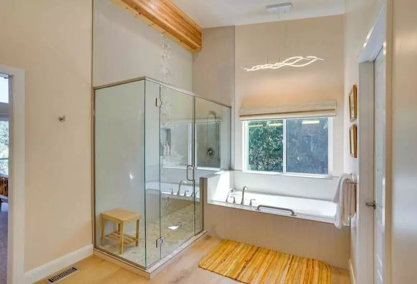 Newly Built, Modern Alton Cabin On 4 Acres!