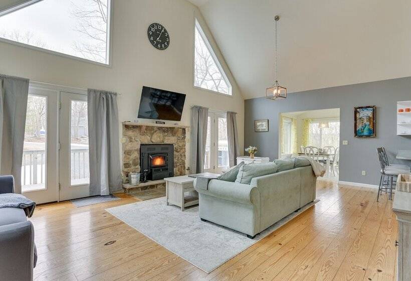 Pet Friendly Lackawaxen Home W/ Gas Grill!