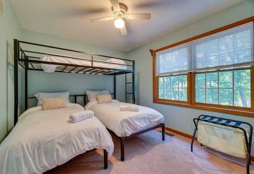 Pocono Mountain Home W/ Private Lake Access