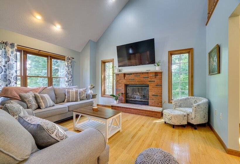 Pocono Mountain Home W/ Private Lake Access