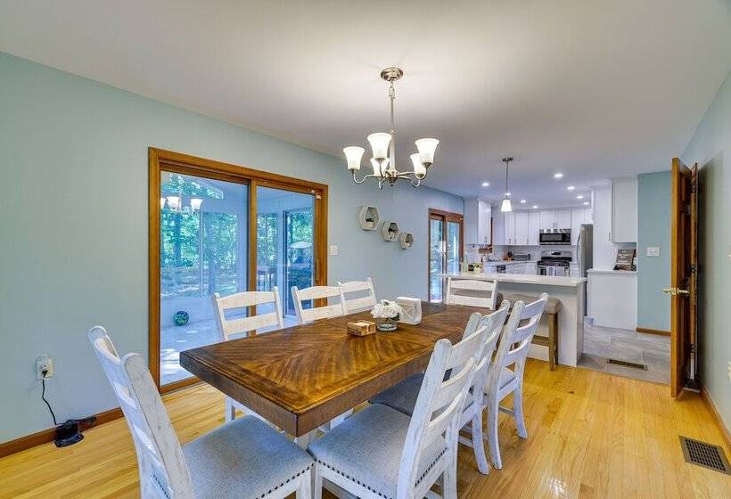 Pocono Mountain Home W/ Private Lake Access