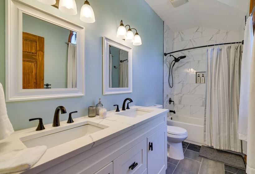 Pocono Mountain Home W/ Private Lake Access