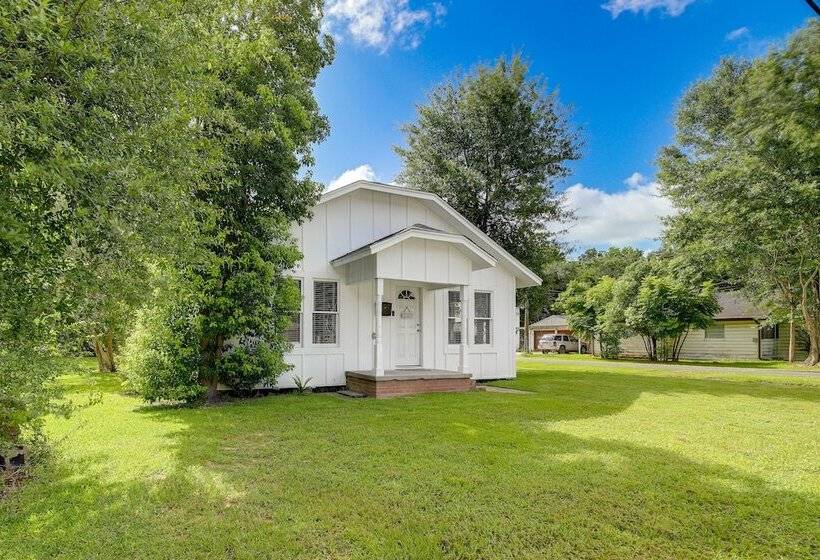 Port Neches Home Rental: Walk To Tugboat Island!