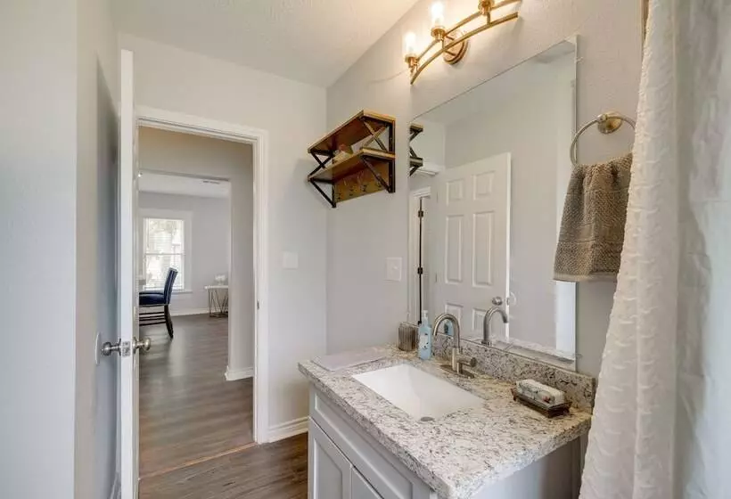 Port Neches Home Rental: Walk To Tugboat Island!