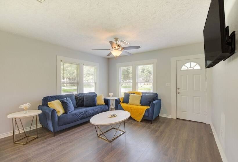 Port Neches Home Rental: Walk To Tugboat Island!