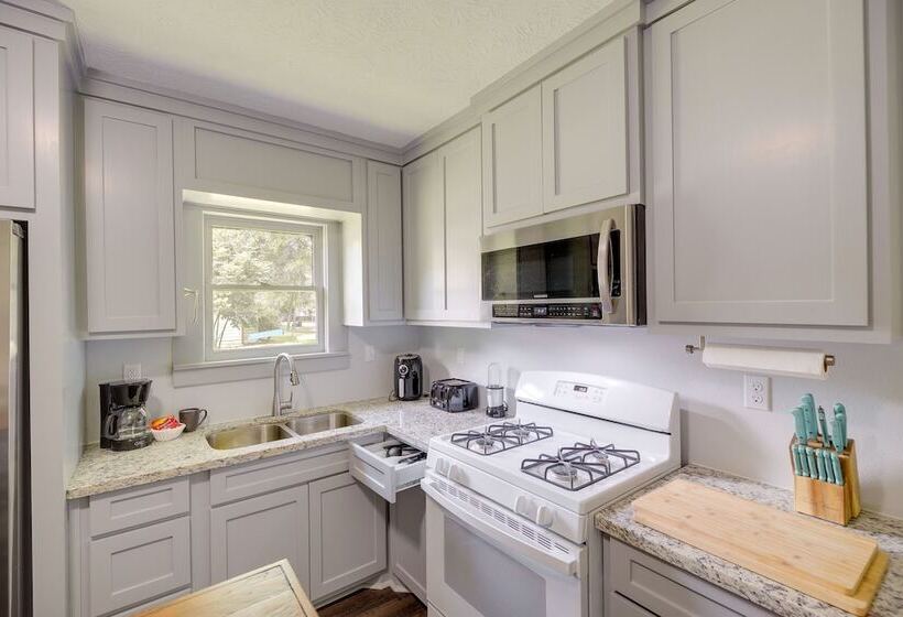 Port Neches Home Rental: Walk To Tugboat Island!