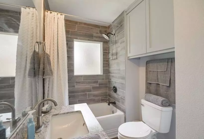 Port Neches Home Rental: Walk To Tugboat Island!