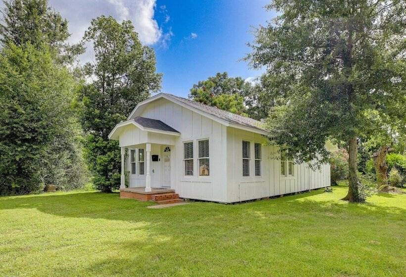 Port Neches Home Rental: Walk To Tugboat Island!