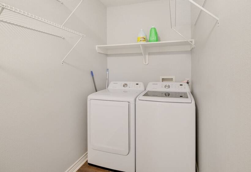 Port Neches Home Rental: Walk To Tugboat Island!