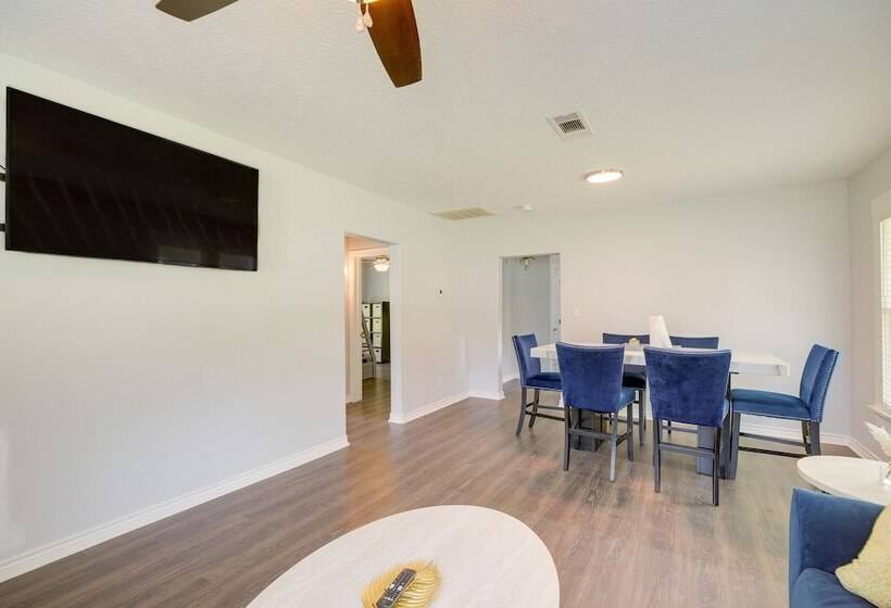 Port Neches Home Rental: Walk To Tugboat Island!