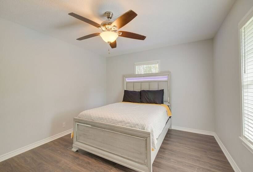 Port Neches Home Rental: Walk To Tugboat Island!