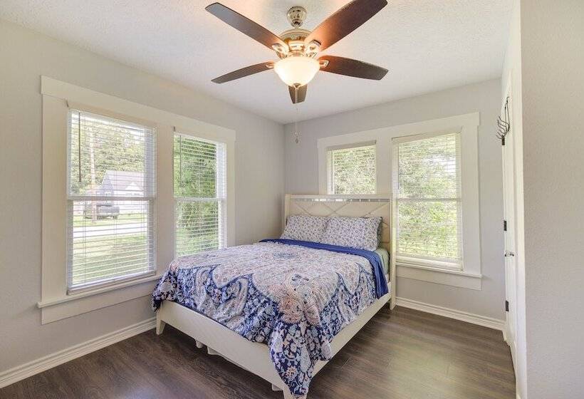 Port Neches Home Rental: Walk To Tugboat Island!