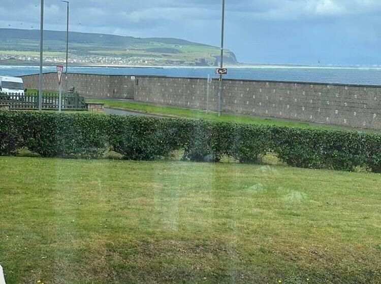 Rezidans Immaculate Sea View 4 Bed House In Portstewart