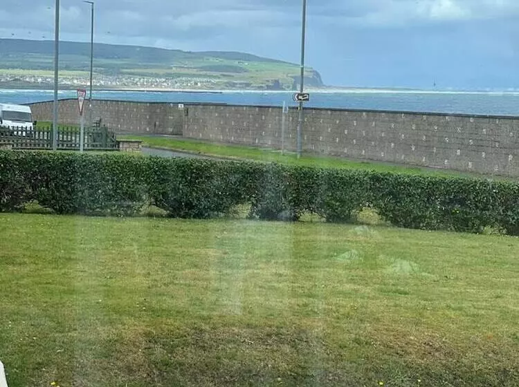 Residenssi Immaculate Sea View 4 Bed House In Portstewart