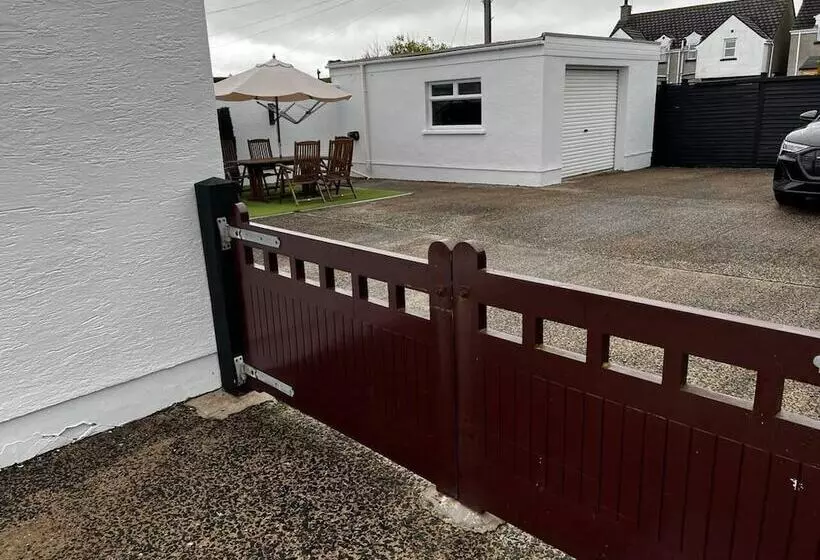 Residenssi Immaculate Sea View 4 Bed House In Portstewart