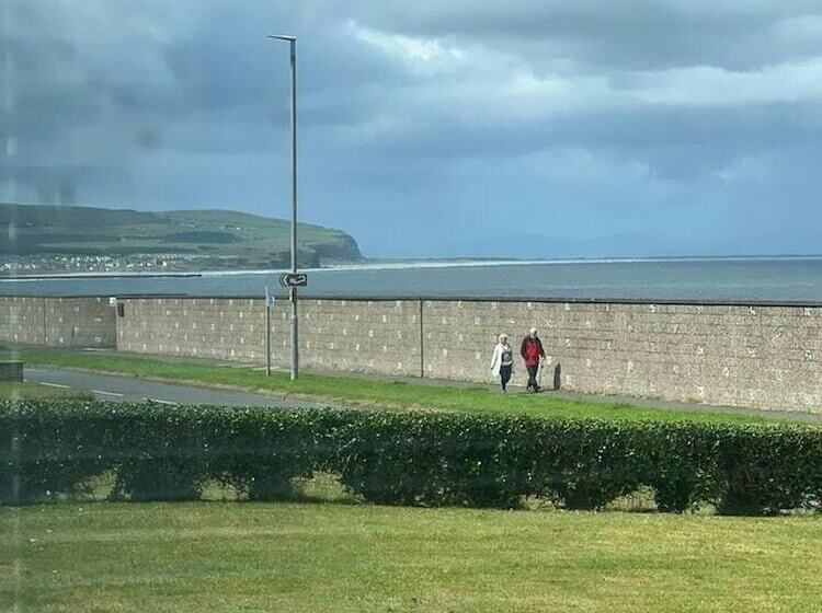 Rezidans Immaculate Sea View 4 Bed House In Portstewart