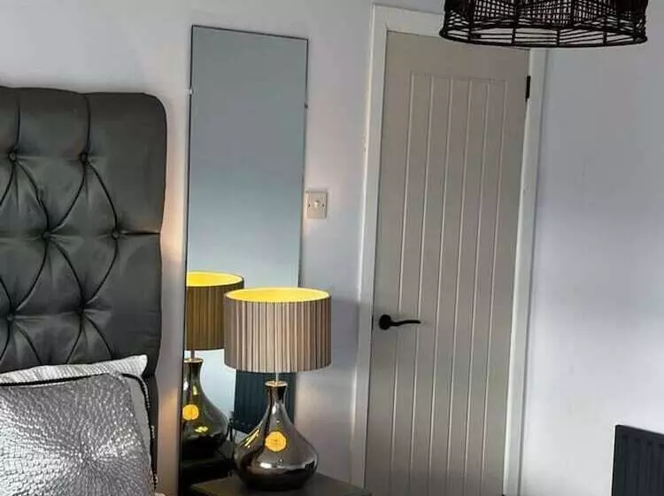 Residenssi Immaculate Sea View 4 Bed House In Portstewart