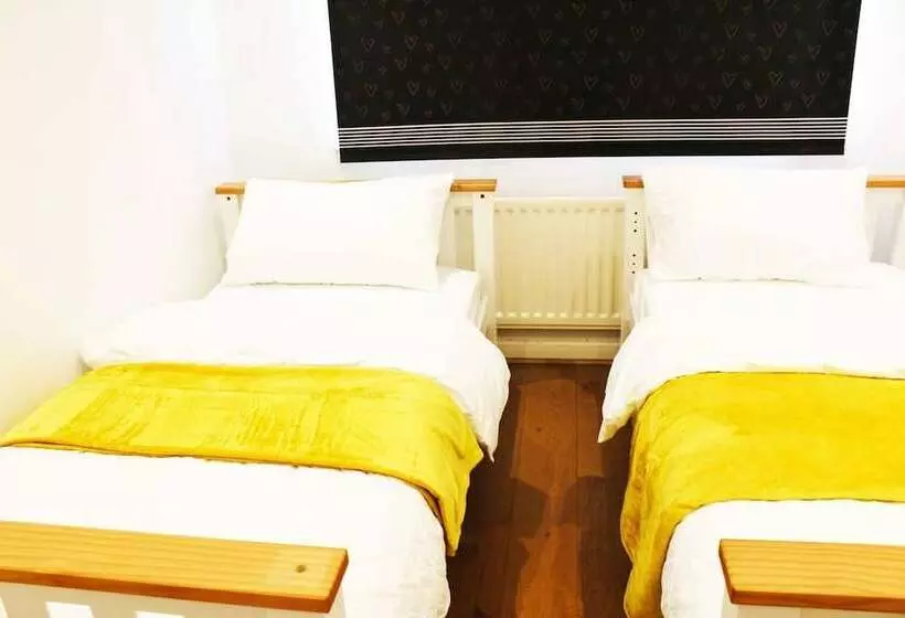 レジデンス Spacious 4 Bed Home In Milton Keynes  Free Parking