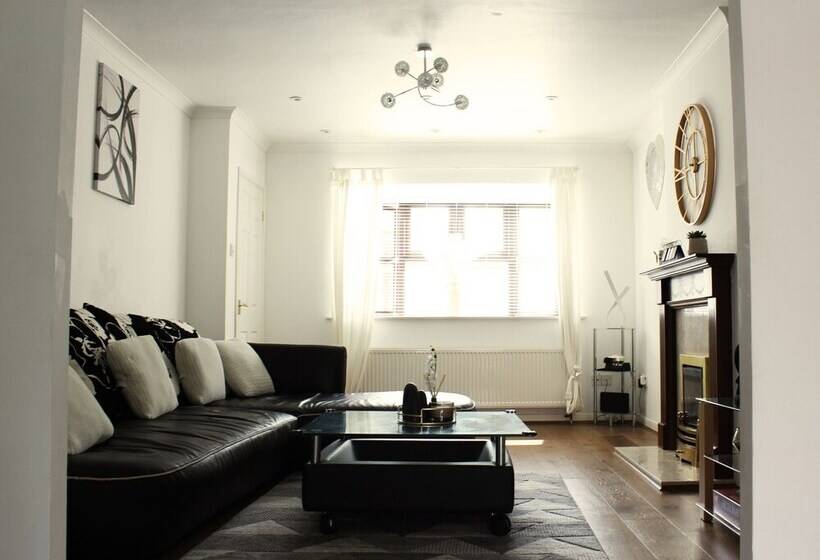إقامة Spacious 4 Bed Home In Milton Keynes Free Parking