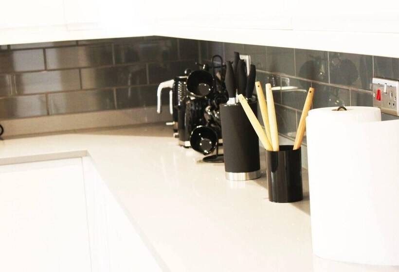 إقامة Spacious 4 Bed Home In Milton Keynes Free Parking