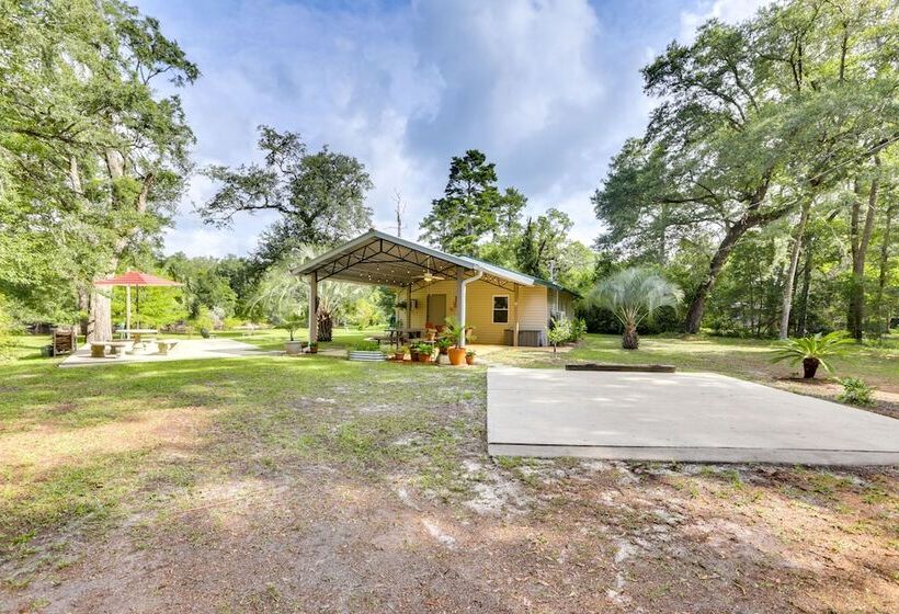 Riverfront Florida Escape W/ Grill & Fire Pit!