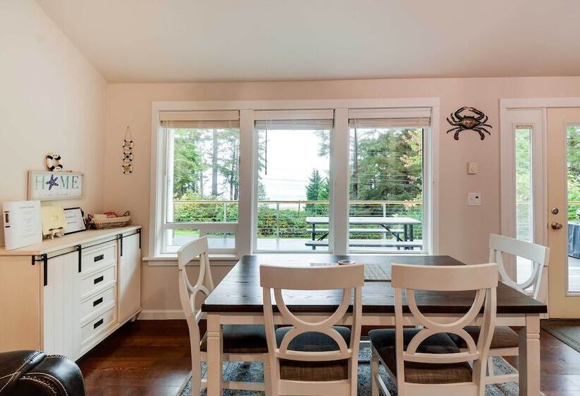 Serene Copalis Beach Getaway: Walk To Beach!