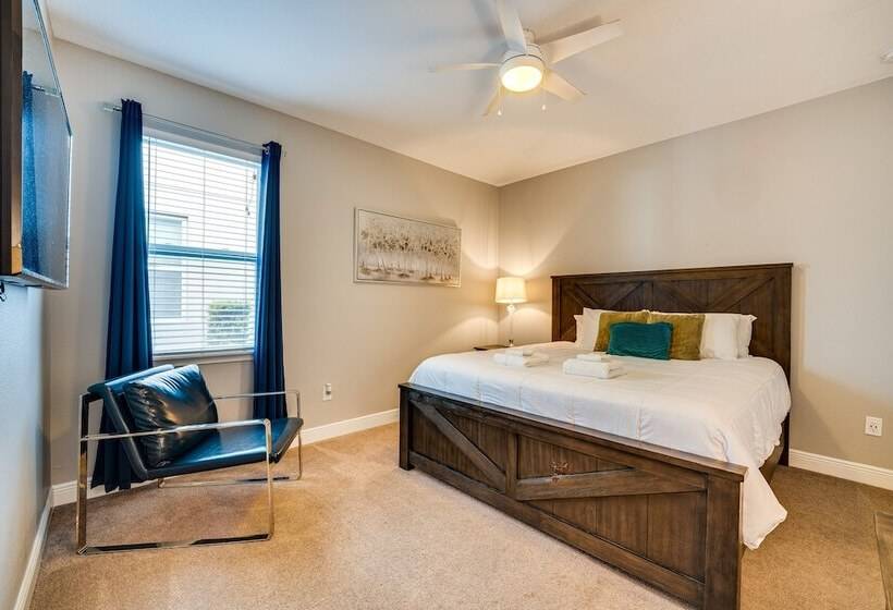 Spacious Kissimmee Escape, Close To Disney World!