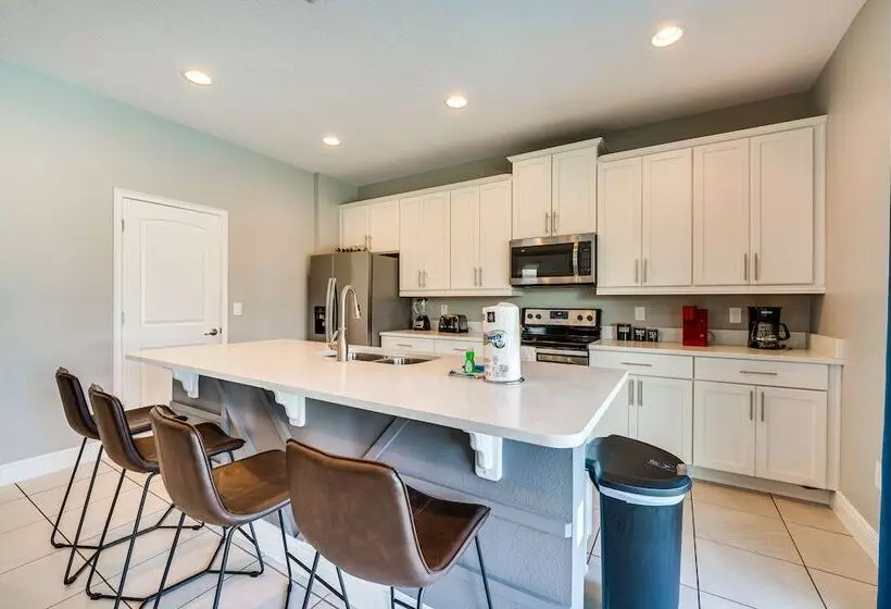 Spacious Kissimmee Escape, Close To Disney World!