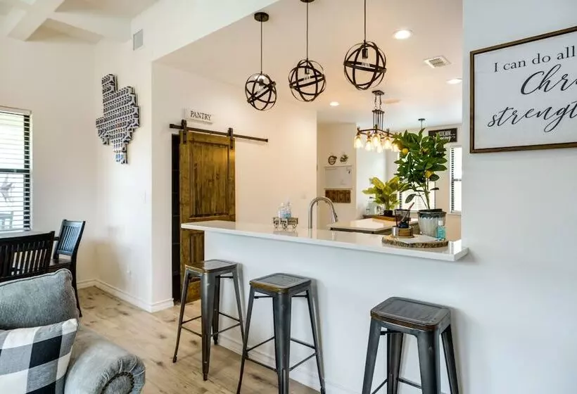 Updated New Braunfels Home W/ Fire Pit!