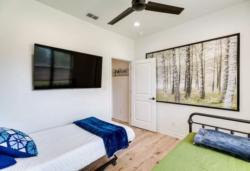 Updated New Braunfels Home W/ Fire Pit!