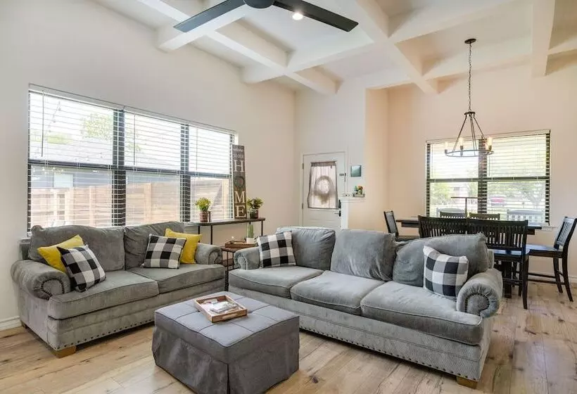 Updated New Braunfels Home W/ Fire Pit!