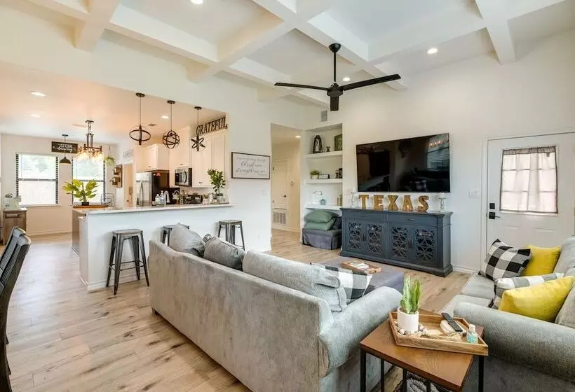 Updated New Braunfels Home W/ Fire Pit!