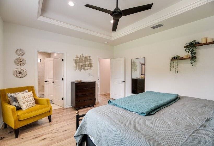 Updated New Braunfels Home W/ Fire Pit!