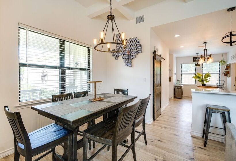 Updated New Braunfels Home W/ Fire Pit!