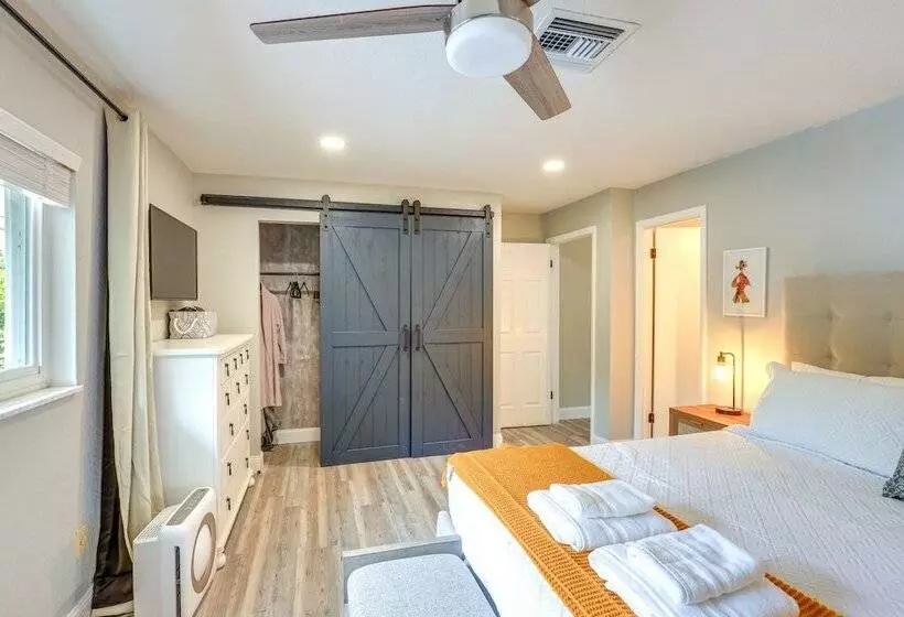 Vero Beach Vacation Rental: Pool & Putting Green!