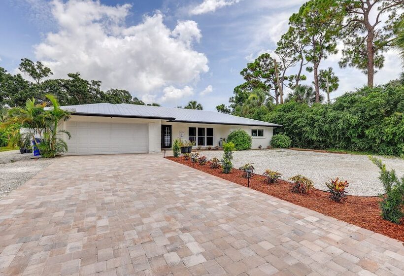 Vero Beach Vacation Rental: Pool & Putting Green!