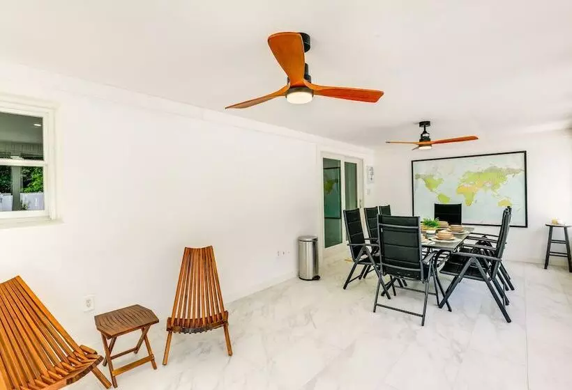 Vero Beach Vacation Rental: Pool & Putting Green!