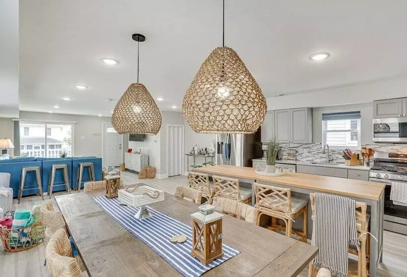 Wildwood Home W/ Deck   Walk To Beach + Boardwalk!