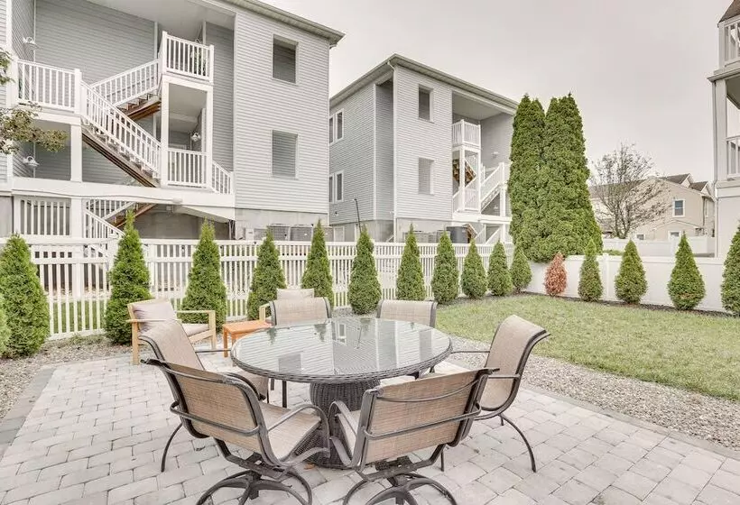 Wildwood Home W/ Deck   Walk To Beach + Boardwalk!