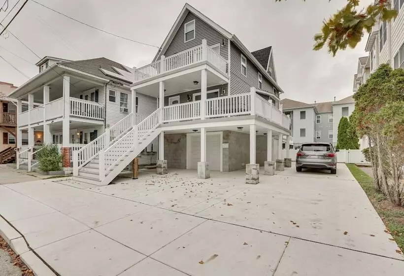 Wildwood Home W/ Deck   Walk To Beach + Boardwalk!