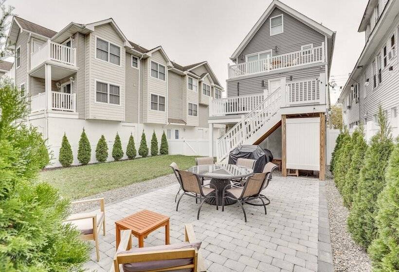 Wildwood Home W/ Deck Walk To Beach + Boardwalk!