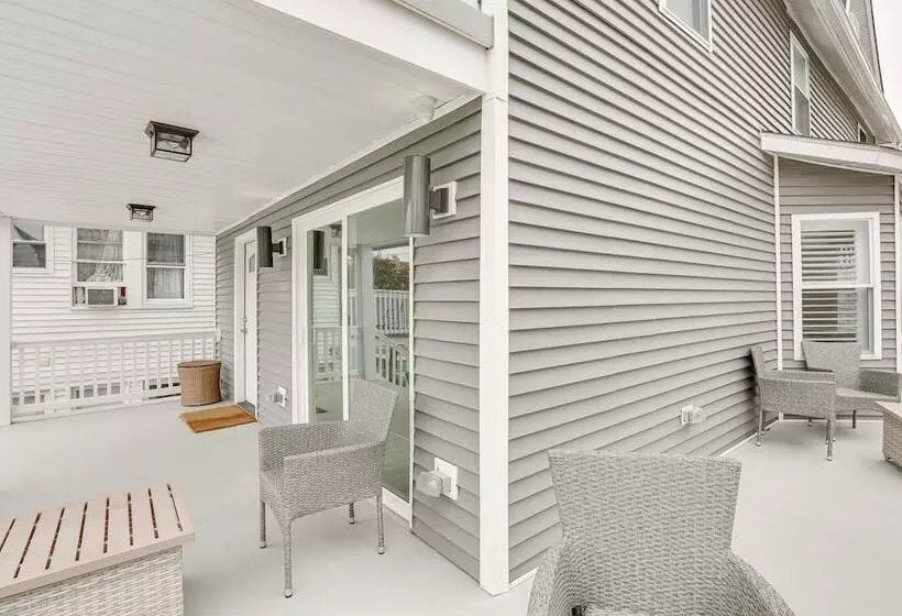 Wildwood Home W/ Deck   Walk To Beach + Boardwalk!