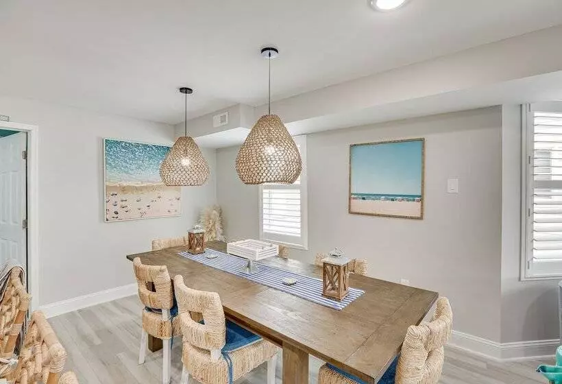 Wildwood Home W/ Deck   Walk To Beach + Boardwalk!