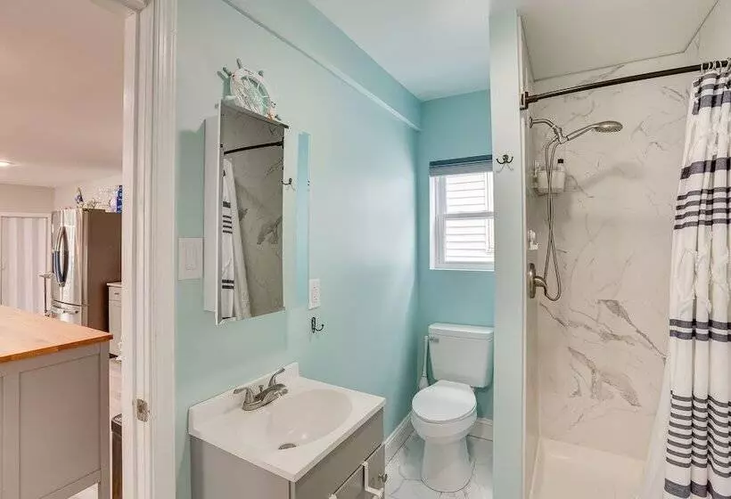 Wildwood Home W/ Deck   Walk To Beach + Boardwalk!