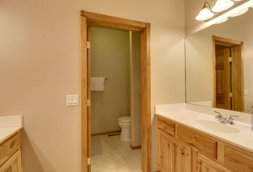 Furnished Deck & Grill: Wooded Torreon Cabin