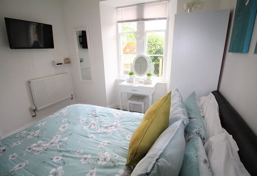 3 Bedrooms 2 Bath Cottage Balcony Garden Dogs Free