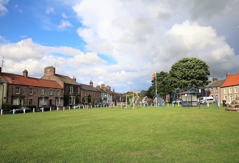 3 Bedrooms 2 Bath Cottage Balcony Garden Dogs Free