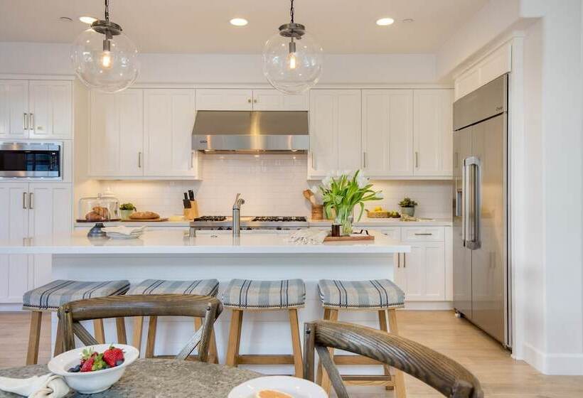 Emerald Cove By Avantstay Mins To Beach & Pier